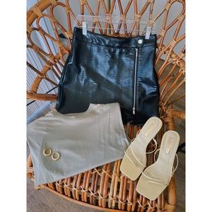 Topshop crocodile pleather skirt size 6 black never worn